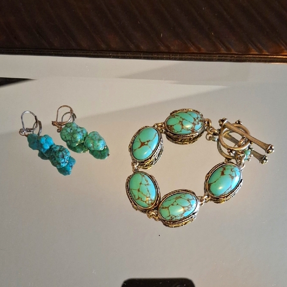 Turquoise and Gold Bracelet and Earring Set - Picture 1 of 2